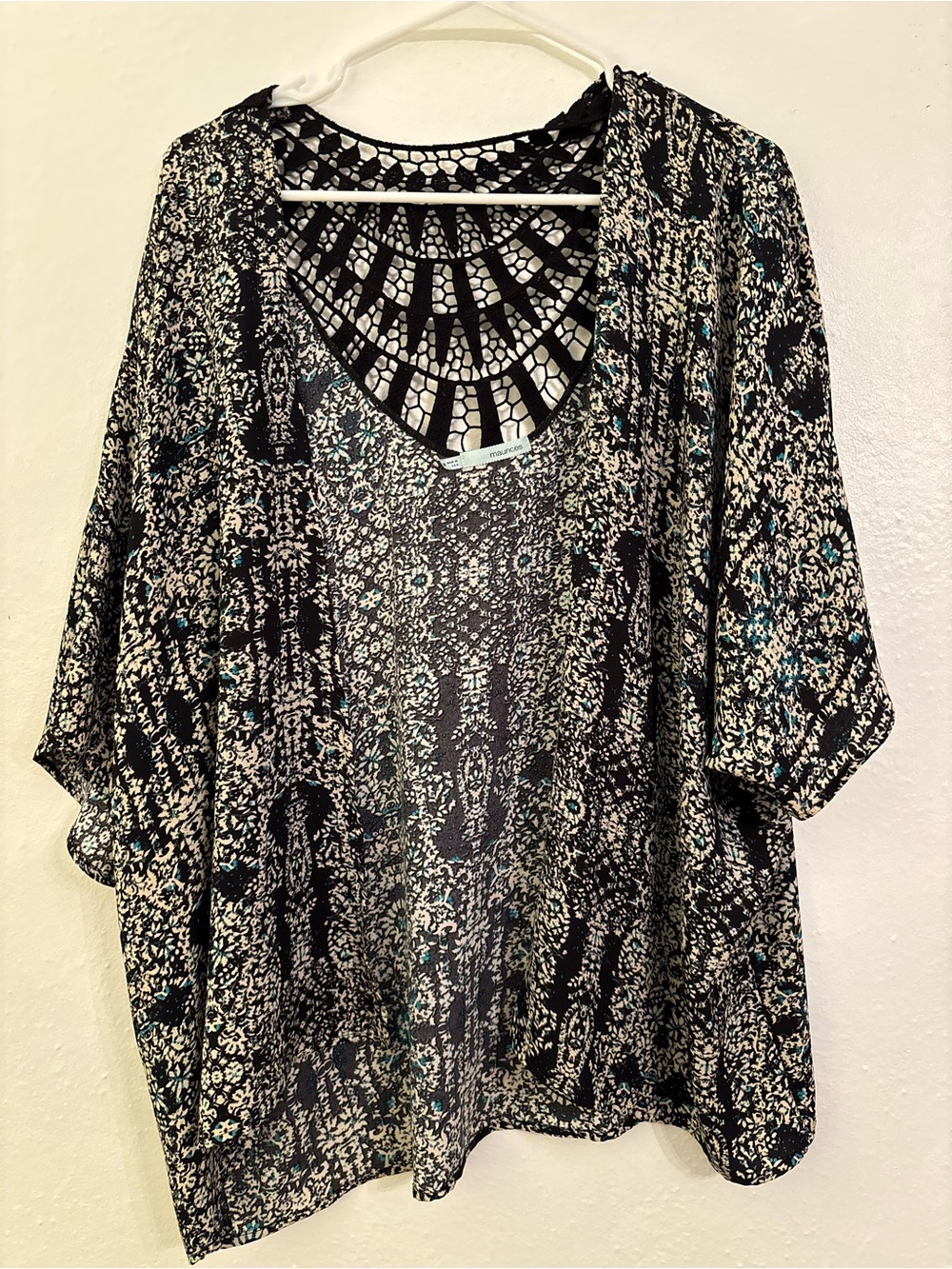 Maurice’s- open Flutter Sleeve Top - Black & Cream